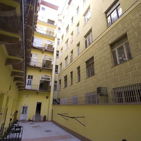 Apartment Akademia Budapest Bagian luar foto